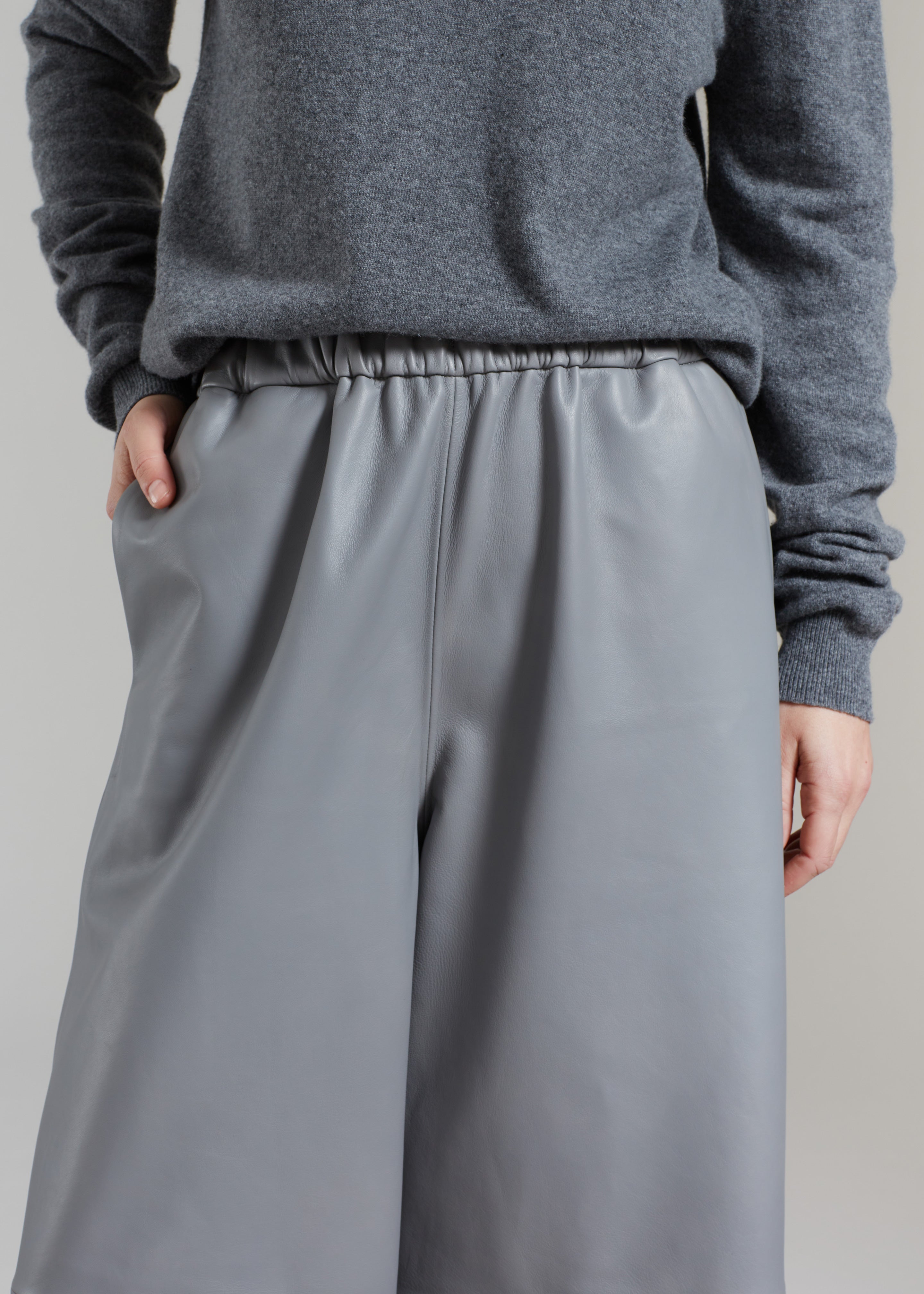 Sydney Wide Leather Pants - Grey – Frankie Shop Europe